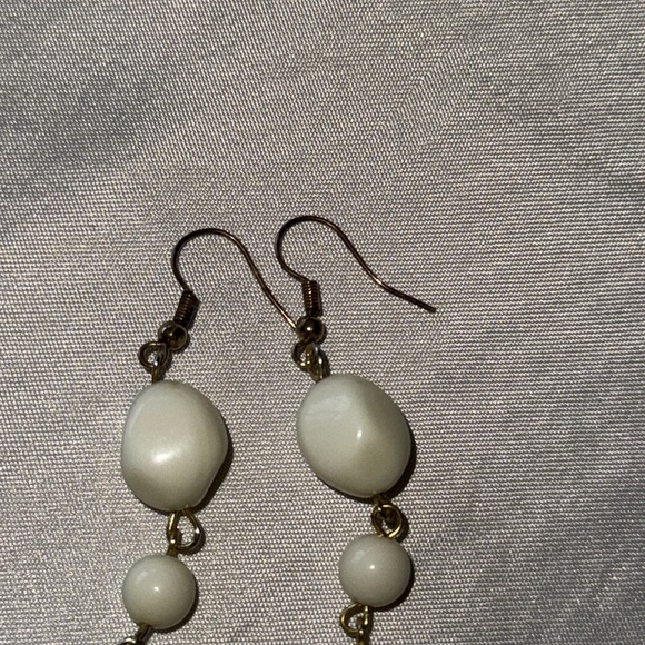Vintage Off White Bead & Gold Chain Fringe Dangle Earrings - Picture 4 of 8